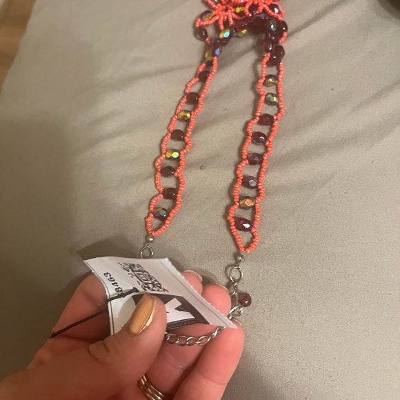 NWT womens red and iridescent flower necklace - Picture 4 of 4